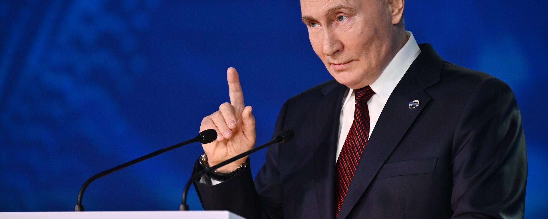 Russian President Vladimir Putin delivers a speech during the plenary session of the 21st annual meeting of the Valdai International Discussion Club, in Sochi, Krasnodar region, Russia. Russian President Vladimir Putin delivers a speech during the plenary session of the 21st annual meeting of the Valdai International Discussion Club, in Sochi, Krasnodar region, Russia. - Sputnik International, 1920, 08.11.2024