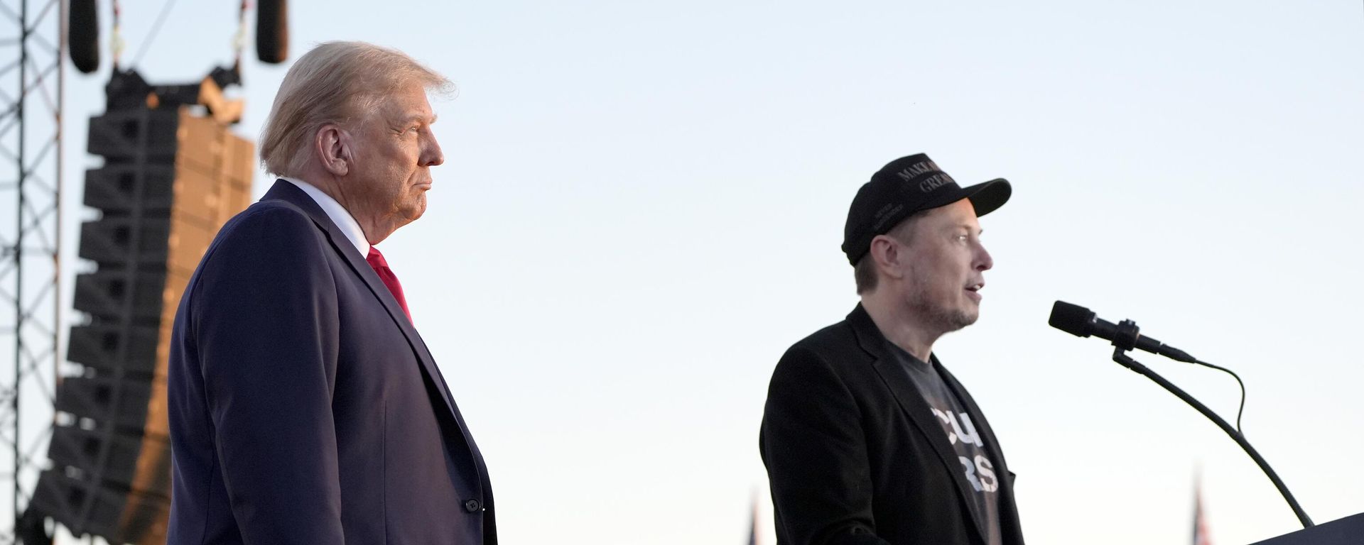 Tesla and SpaceX CEO Elon Musk speaks as Donald Trump listens at a campaign event at the Butler Farm Show, Saturday, Oct. 5, 2024. Tesla and SpaceX CEO Elon Musk speaks as Donald Trump listens at a campaign event at the Butler Farm Show, Saturday, Oct. 5, 2024. - Sputnik International, 1920, 09.11.2024