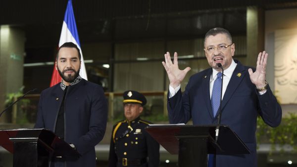 Costa Rica's President Rodrigo Chaves, right, speaks during honoring ceremony for El Salvador President Nayib Bukele - Sputnik International