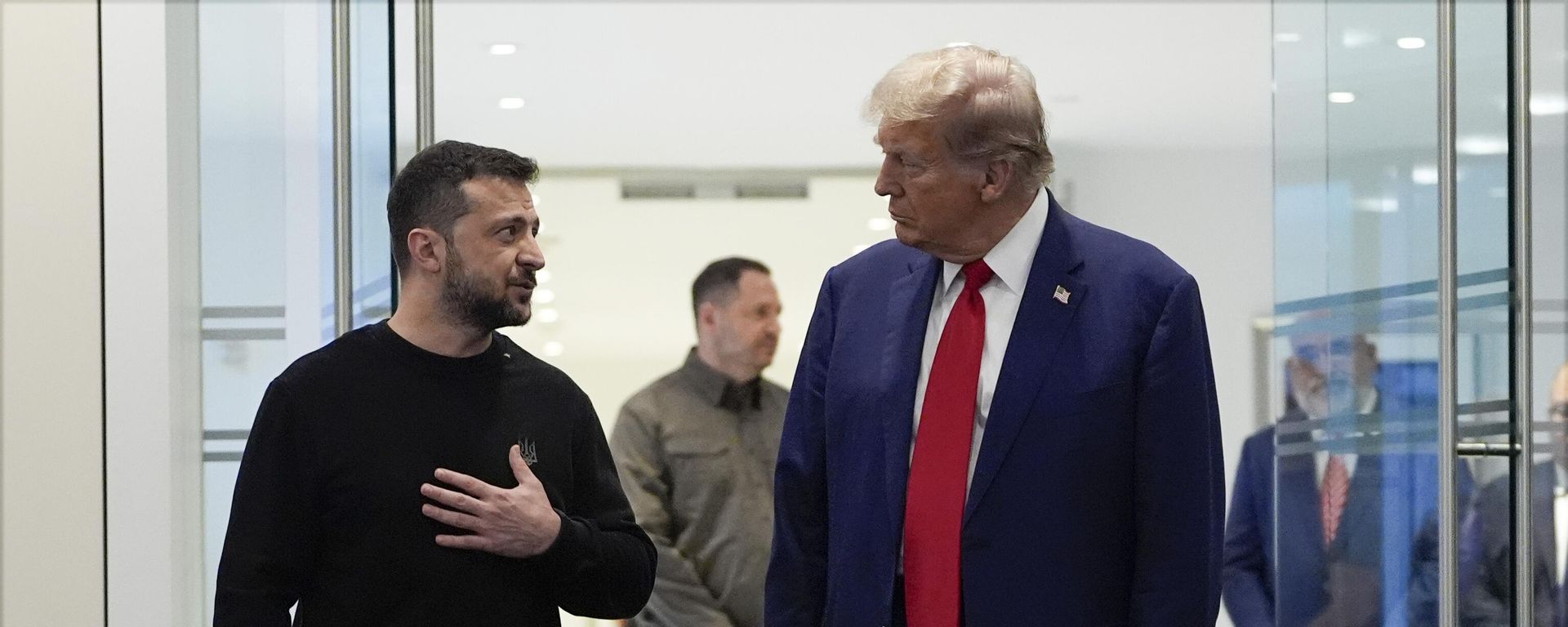 Then-Republican presidential nominee former President Donald Trump meets with Volodymyr Zelensky at Trump Tower, Friday, Sept. 27, 2024, in New York. - Sputnik International, 1920, 23.04.2025