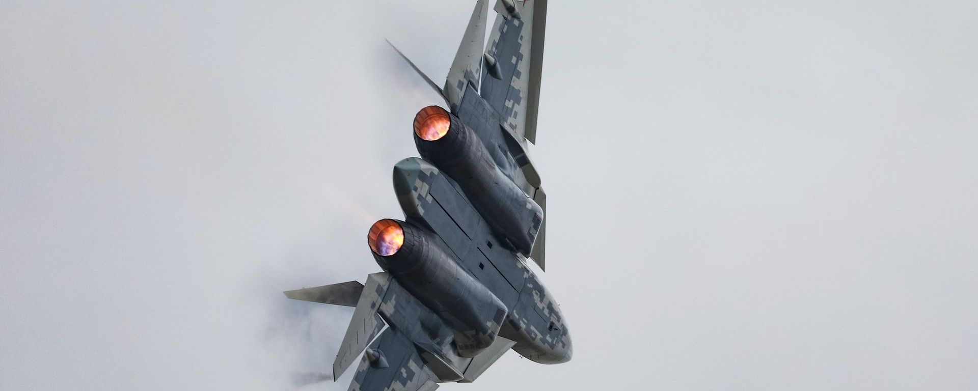 The Russian Sukhoi SU-57 E fighter jet performs during the 15th China International Aviation and Aerospace Exhibition - Sputnik International, 1920, 24.05.2025