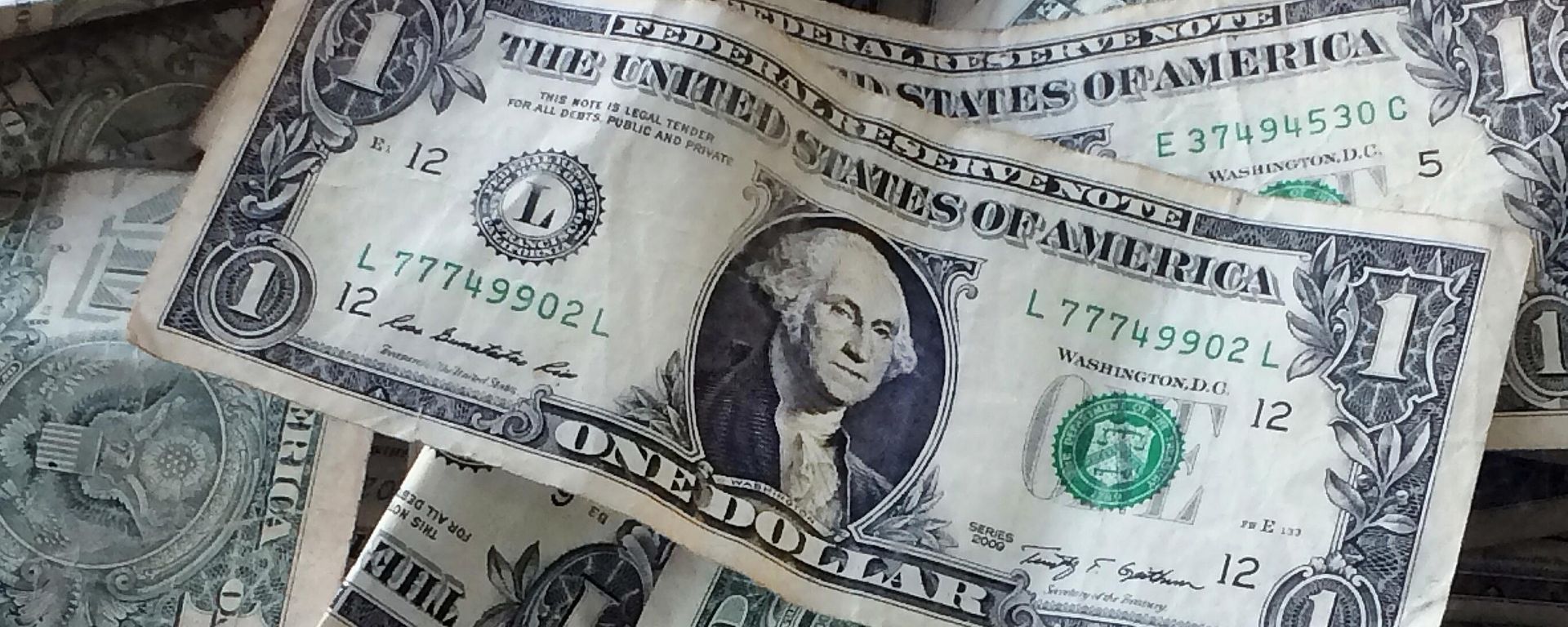 FILE - This Oct. 24, 2016 file photo shows dollar bills in New York. FILE - This Oct. 24, 2016 file photo shows dollar bills in New York. - Sputnik International, 1920, 06.09.2025