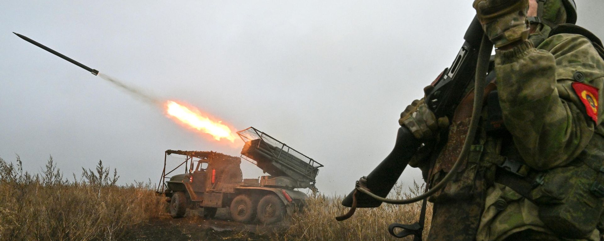 Russian servicemen of the Tsentr Group of Forces fire a BM-21 Grad multiple rocket launcher towards Ukrainian positions in the Krasnoarmeysk sector of the frontline amid Russia's military operation in Ukraine. - Sputnik International, 1920, 03.08.2026