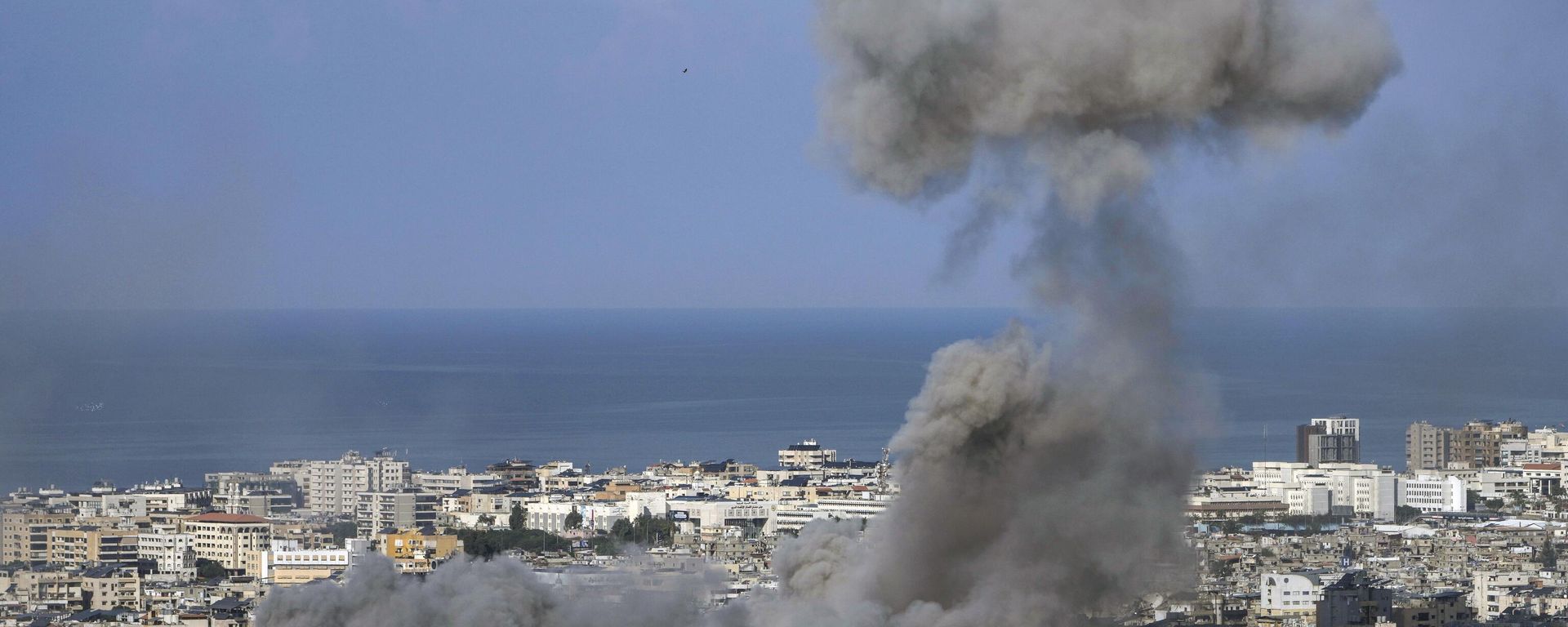 Smoke rises after an Israeli airstrike on Dahiyeh, in the southern suburb of Beirut, Lebanon, Saturday, Nov. 16, 2024. Smoke rises after an Israeli airstrike on Dahiyeh, in the southern suburb of Beirut, Lebanon, Saturday, Nov. 16, 2024. - Sputnik International, 1920, 17.11.2024