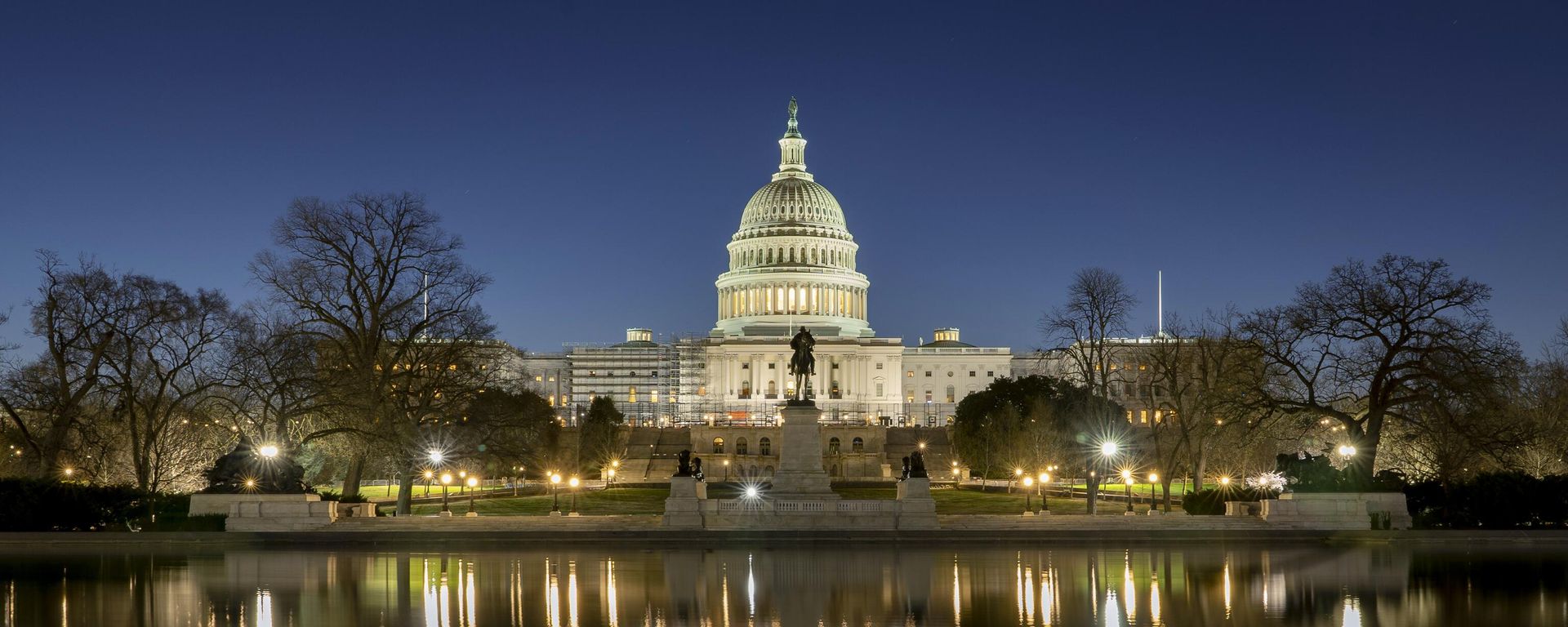 The US Capitol building is seen before sunrise on Capitol Hill in Washington, Monday, March. 21, 2022.  - Sputnik International, 1920, 07.11.2025