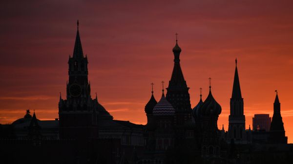 Sunset over Saint Basil's Cathedral and Spasskaya Tower in Moscow, Russia. - Sputnik International