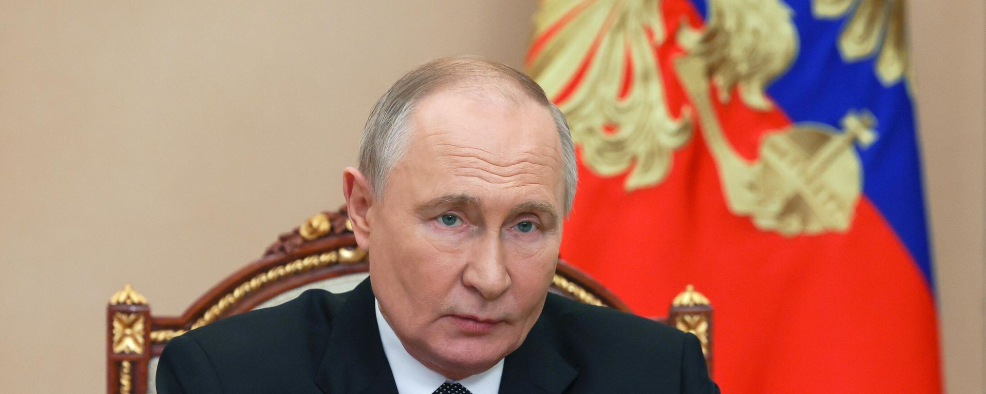 Russian President Vladimir Putin chairs a meeting with members of the Security Council Russian President Vladimir Putin chairs a meeting with members of the Security Council - Sputnik International, 1920, 06.12.2024