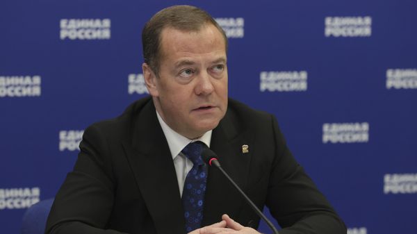 Russian Security Council Deputy Chairman and the head of the United Russia party Dmitry Medvedev speaks to members of United Russia political party, the largest party in Russia celebrating its founding day in Moscow, Russia, Thursday, Dec. 1, 2022 - Sputnik International