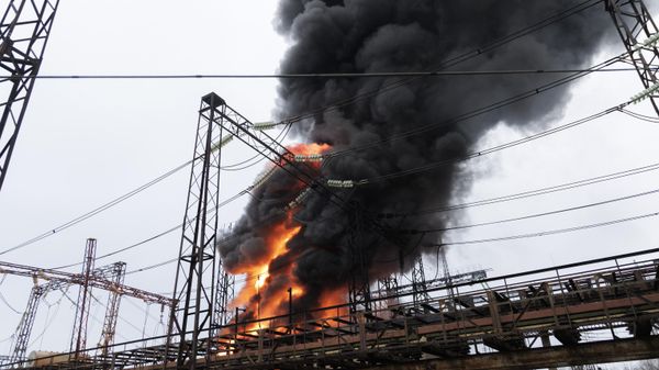 Flames and smoke rise from a blaze at an electricity facility after a Russian attack in Kharkov, Ukraine, March 22, 2024.  - Sputnik International