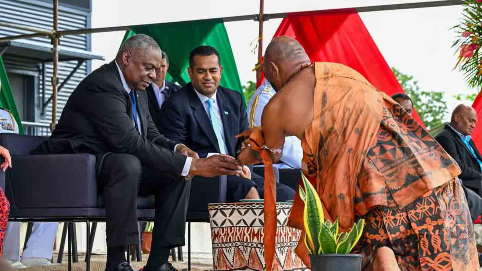 Secretary of Defense Lloyd J. Austin III participates in a Fijian traditional welcome ceremony at Black Rock Camp in Fiji, Nov. 22, 2024. Secretary of Defense Lloyd J. Austin III participates in a Fijian traditional welcome ceremony at Black Rock Camp in Fiji, Nov. 22, 2024. - Sputnik International, 1920, 24.11.2024