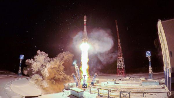 The Soyuz-2.1a rocket equipped with a Fregat upper stage and carrying the Kondor-FKA No.2 radar satellite  blasts off the Vostochny Cosmodrome, in Amur region, Russia. - Sputnik International