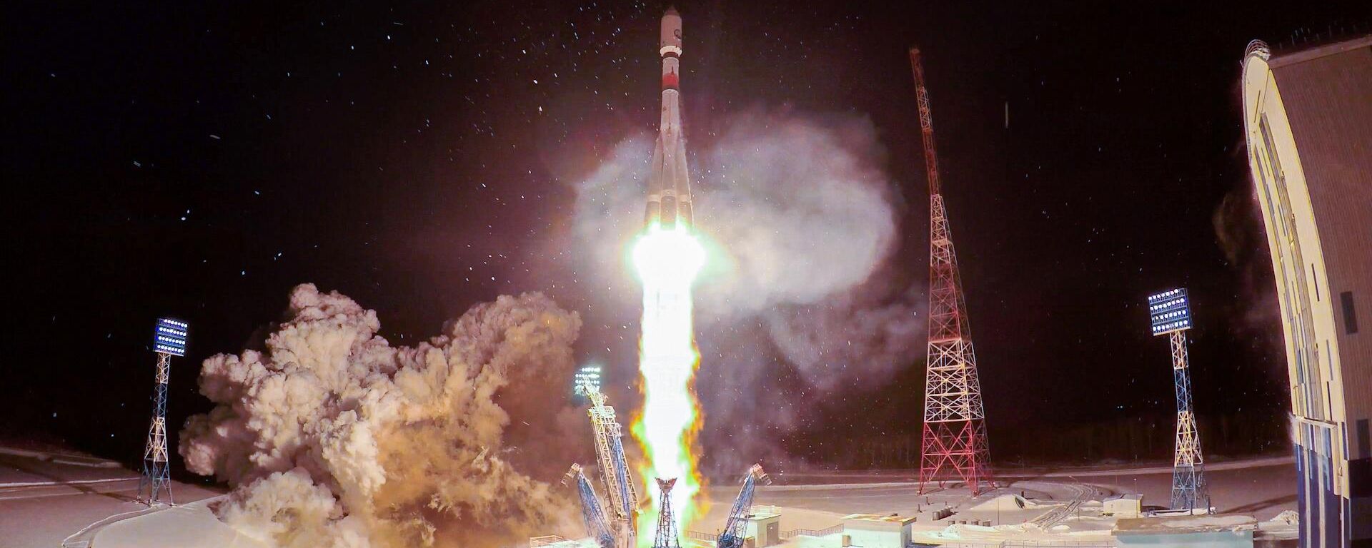The Soyuz-2.1a rocket equipped with a Fregat upper stage and carrying the Kondor-FKA No.2 radar satellite  blasts off the Vostochny Cosmodrome, in Amur region, Russia. - Sputnik International, 1920, 28.07.2026