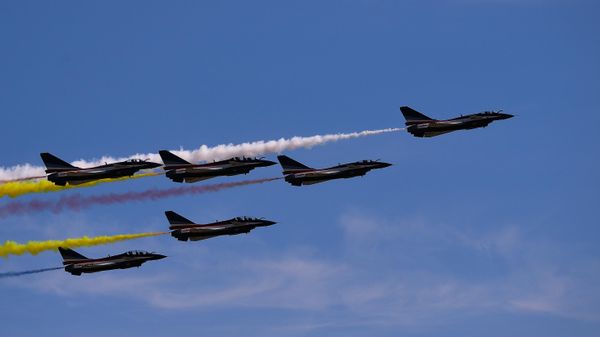 China's August 1st aerobatic team flies J-10 fourth-generation multirole fighter jets at the closing ceremony of the 2018 Army International Military Technical Forum - Sputnik International