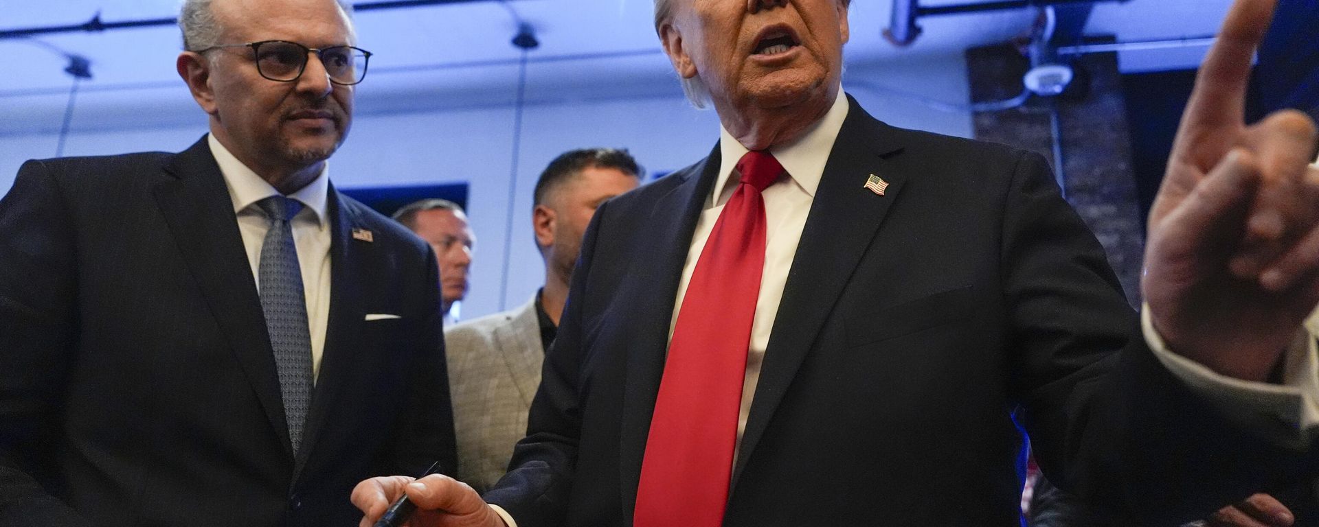 Donald Trump signs autographs next to Massad Boulos during a visit to The Great Commoner, Friday, Nov. 1, 2024, in Dearborn, Mich. Donald Trump signs autographs next to Massad Boulos during a visit to The Great Commoner, Friday, Nov. 1, 2024, in Dearborn, Mich. - Sputnik International, 1920, 02.12.2024