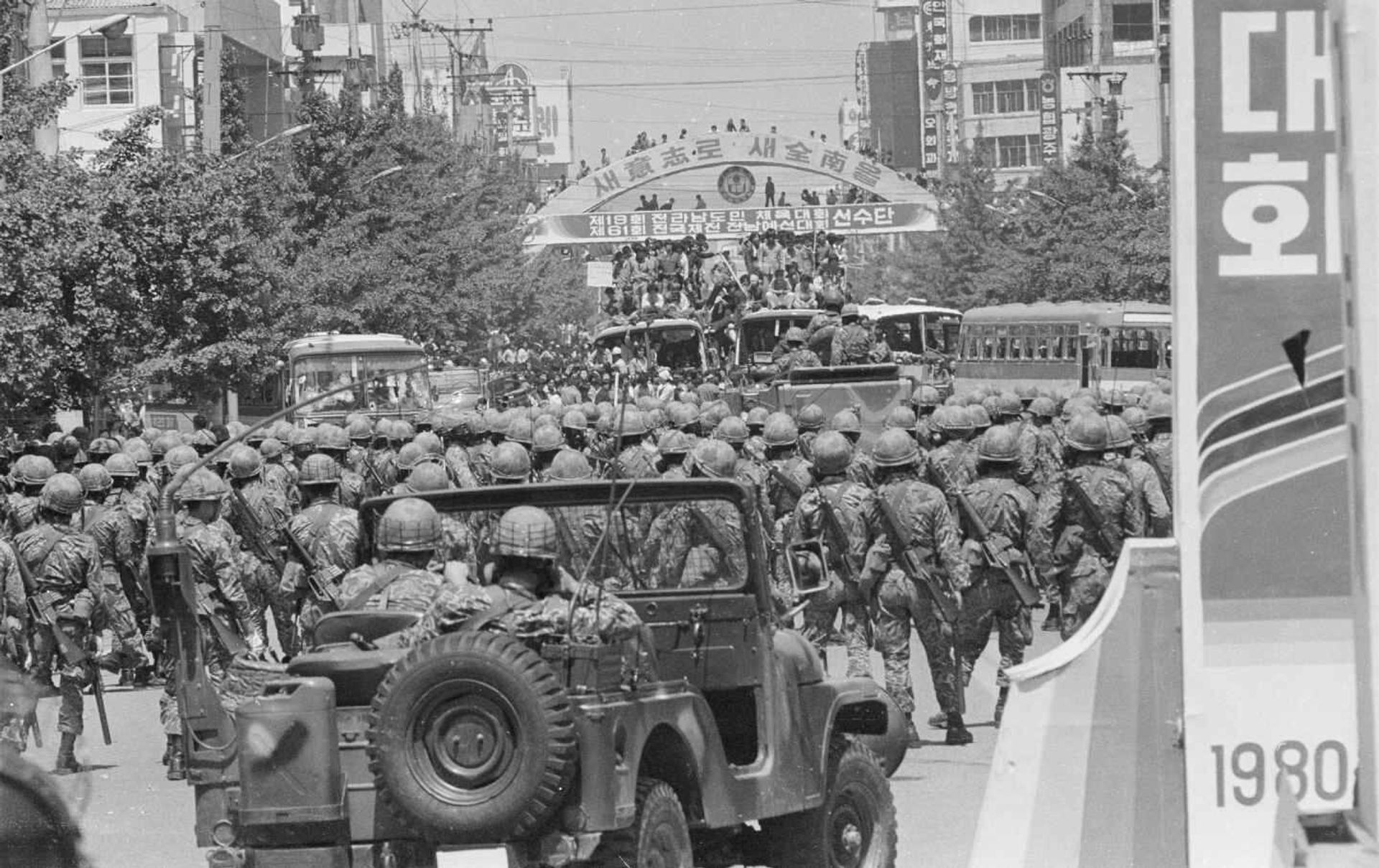 Geumnam-ro, where airborne troops opened fire on protesters during the Gwangju uprising on May 21, 1980 after a creeping coup by the military in December 1979. Geumnam-ro, where airborne troops opened fire on protesters during the Gwangju uprising on May 21, 1980 after a creeping coup by the military in December 1979. - Sputnik International, 1920, 03.12.2024