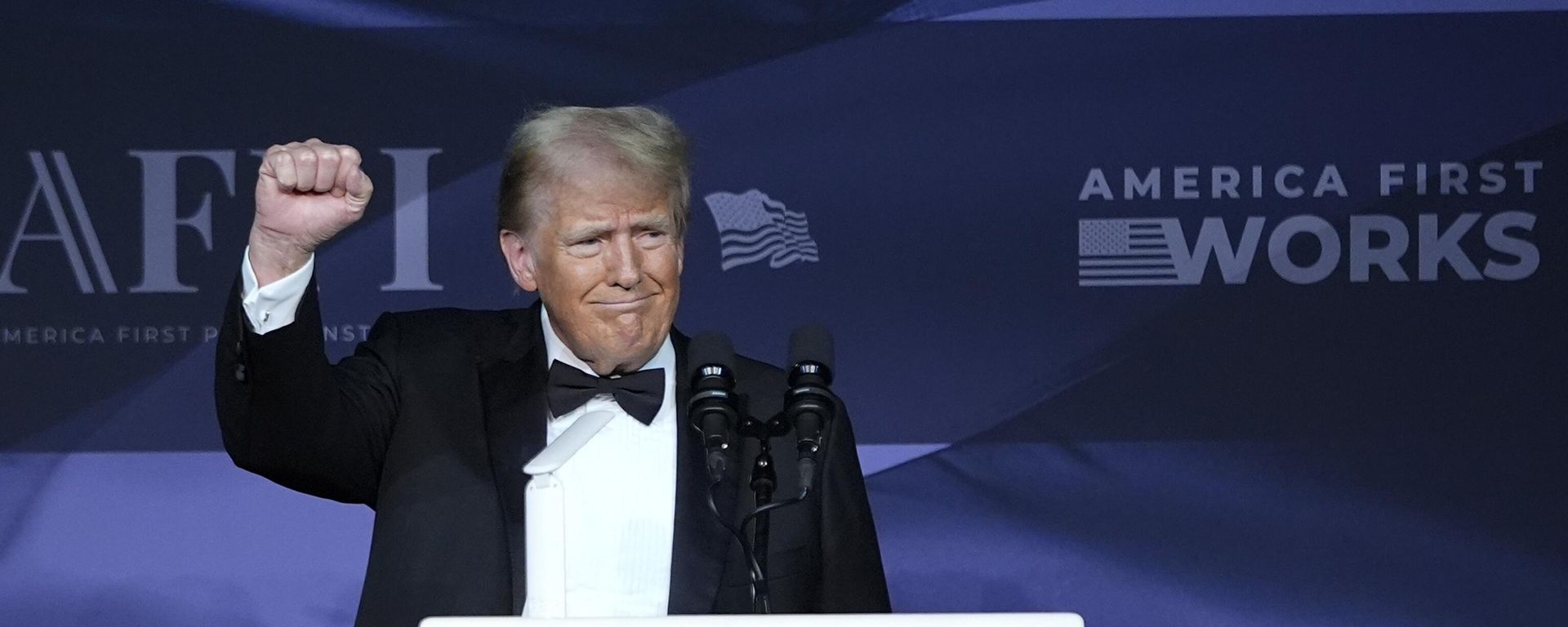 President-elect Donald Trump gestures after speaking during an America First Policy Institute gala at his Mar-a-Lago estate, Thursday, Nov. 14, 2024, in Palm Beach, Fla.  - Sputnik International, 1920, 19.01.2026