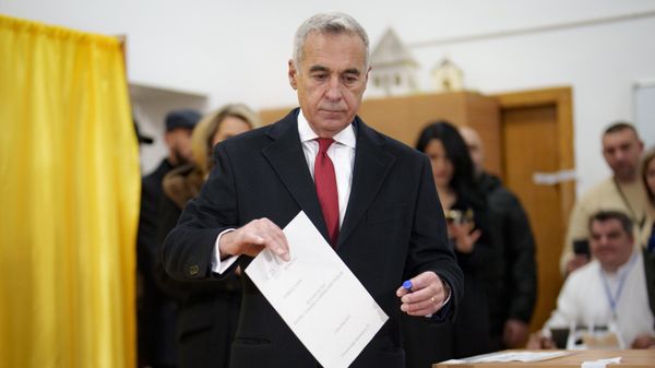 Calin Georgescu, an independent candidate for president who came first after the first round of presidential elections, casts his vote in the country's parliamentary elections, in Mogosoaia, Romania, Sunday, Dec. 1, 2024. - Sputnik International