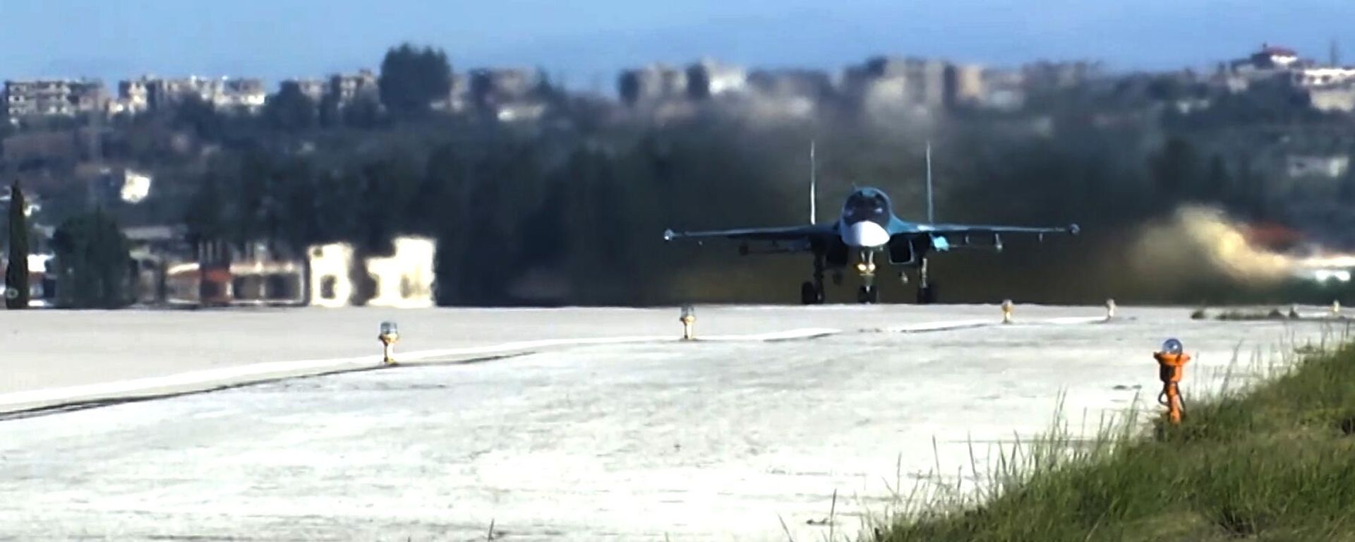 In this handout video grab released by the Russian Defence Ministry, Sukhoi Su-34 fighter jet is seen at the Khmeymim air base, south-east of the city of Latakia, Syria.  - Sputnik International, 1920, 11.08.2026