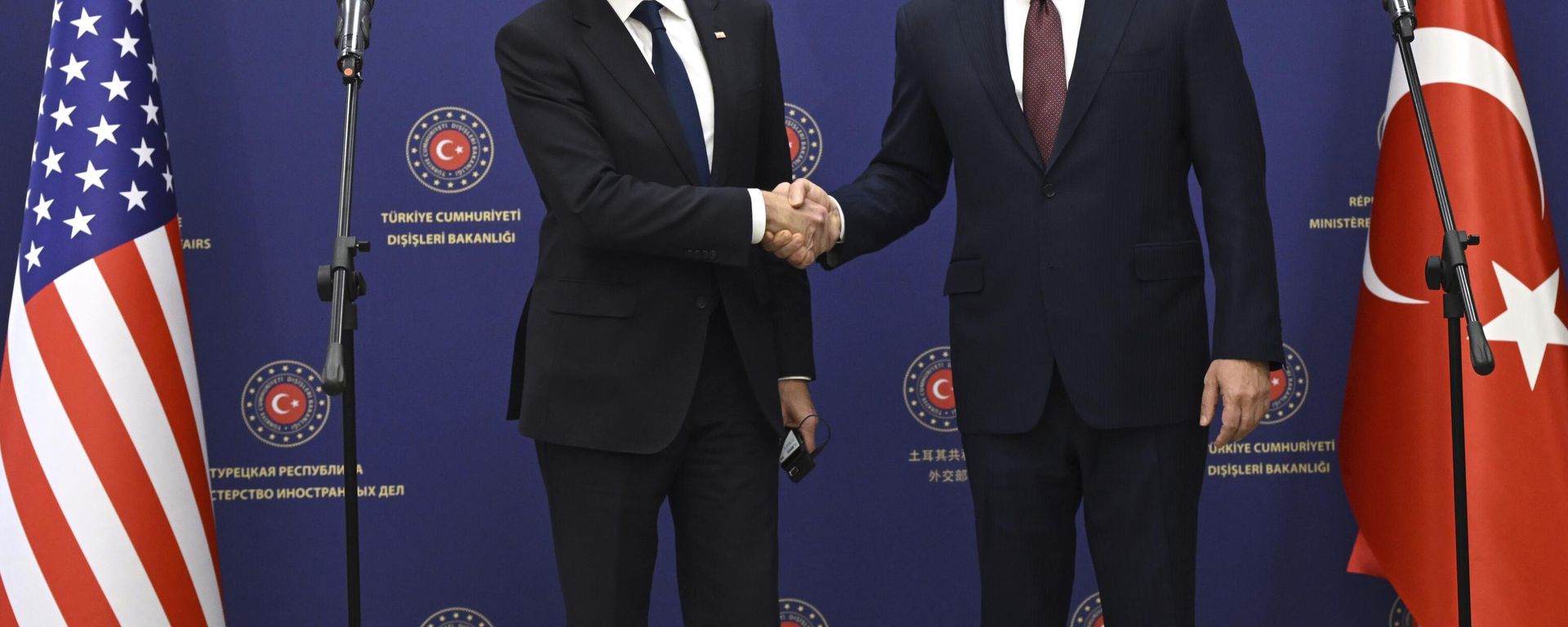 US Secretary of State Antony Blinken, left, shakes the hand of Turkish Foreign Minister Hakan Fidan after a joint press conference at the Ministry headquarters in the Turkish capital Ankara Friday, Dec. 13, 2024. US Secretary of State Antony Blinken, left, shakes the hand of Turkish Foreign Minister Hakan Fidan after a joint press conference at the Ministry headquarters in the Turkish capital Ankara Friday, Dec. 13, 2024. - Sputnik International, 1920, 15.12.2024