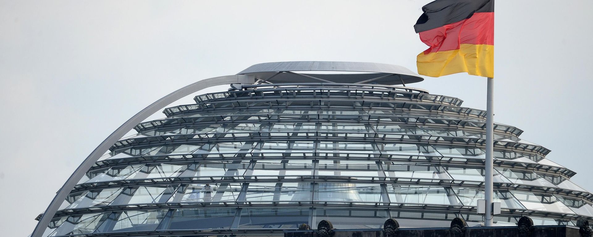 German flag waves over the Reichstag - Sputnik International, 1920, 23.04.2025