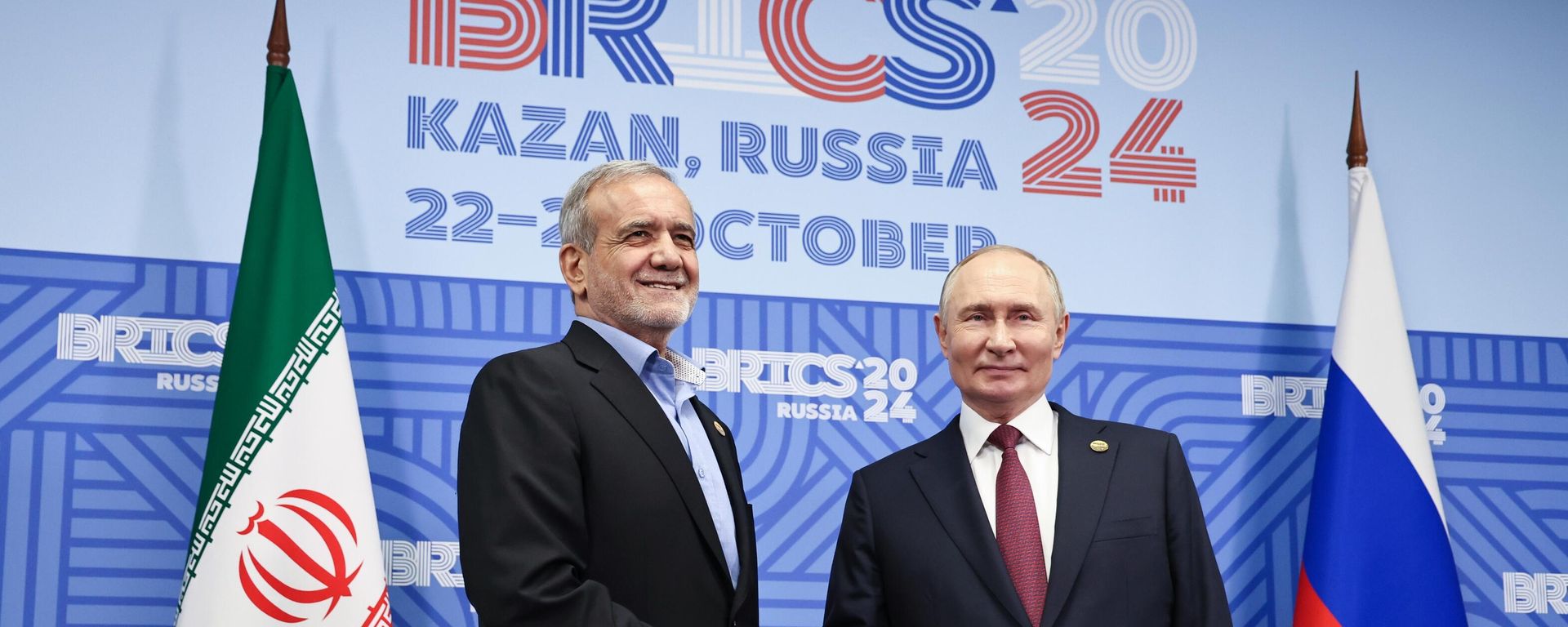 Iranian President Masoud Pezeshkian and Russian President Vladimir Putin Iranian President Masoud Pezeshkian and Russian President Vladimir Putin - Sputnik International, 1920, 23.12.2024