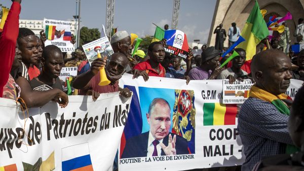 Malians demonstrate against France and in support of Russia on the 60th anniversary of the independence of the Republic of Mali in 1960, in Bamako, Mali on Sept. 22, 2020.  - Sputnik International