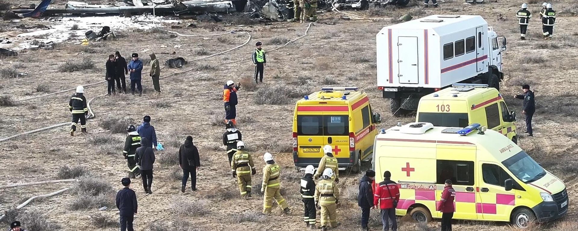 The wreckage of Azerbaijan Airlines Embraer 190 lays on the ground near the airport of Aktau, Kazakhstan. The wreckage of Azerbaijan Airlines Embraer 190 lays on the ground near the airport of Aktau, Kazakhstan. - Sputnik International, 1920, 25.12.2024