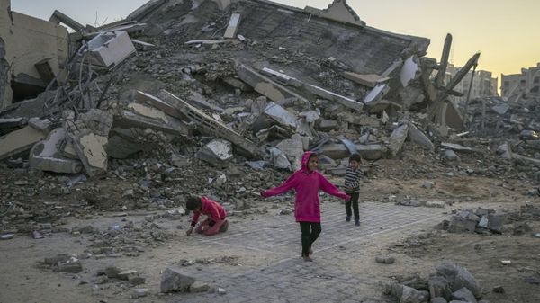 Palestinian children next to a building destroyed by Israeli army strikes in the central Gaza Strip town of Khan Younis, Wednesday, Jan. 1, 2025. - Sputnik International