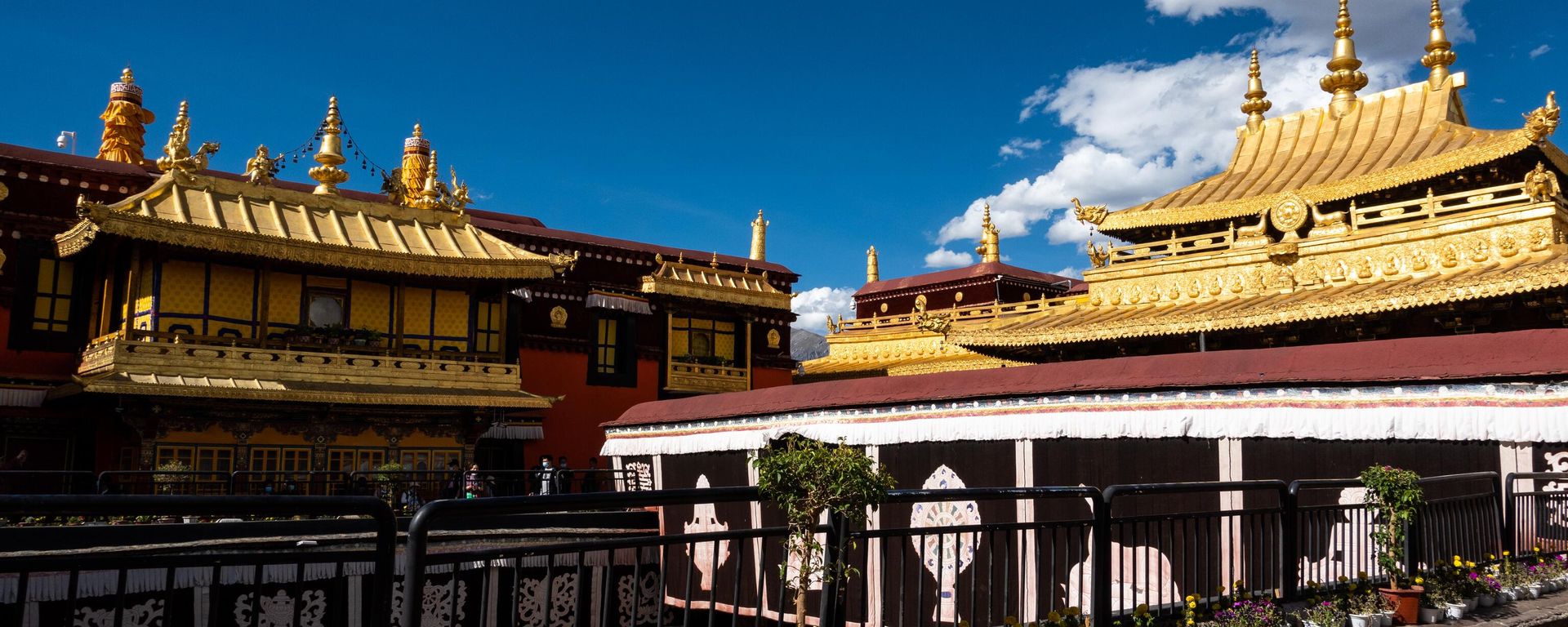 Temple in Tibet Temple in Tibet - Sputnik International, 1920, 07.01.2025