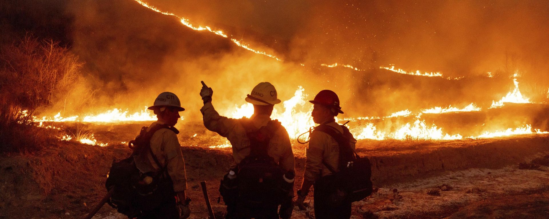 Fire crews battle the Kenneth Fire in the West Hills section of Los Angeles, Thursday, Jan. 9, 2025. Fire crews battle the Kenneth Fire in the West Hills section of Los Angeles, Thursday, Jan. 9, 2025. - Sputnik International, 1920, 10.01.2025