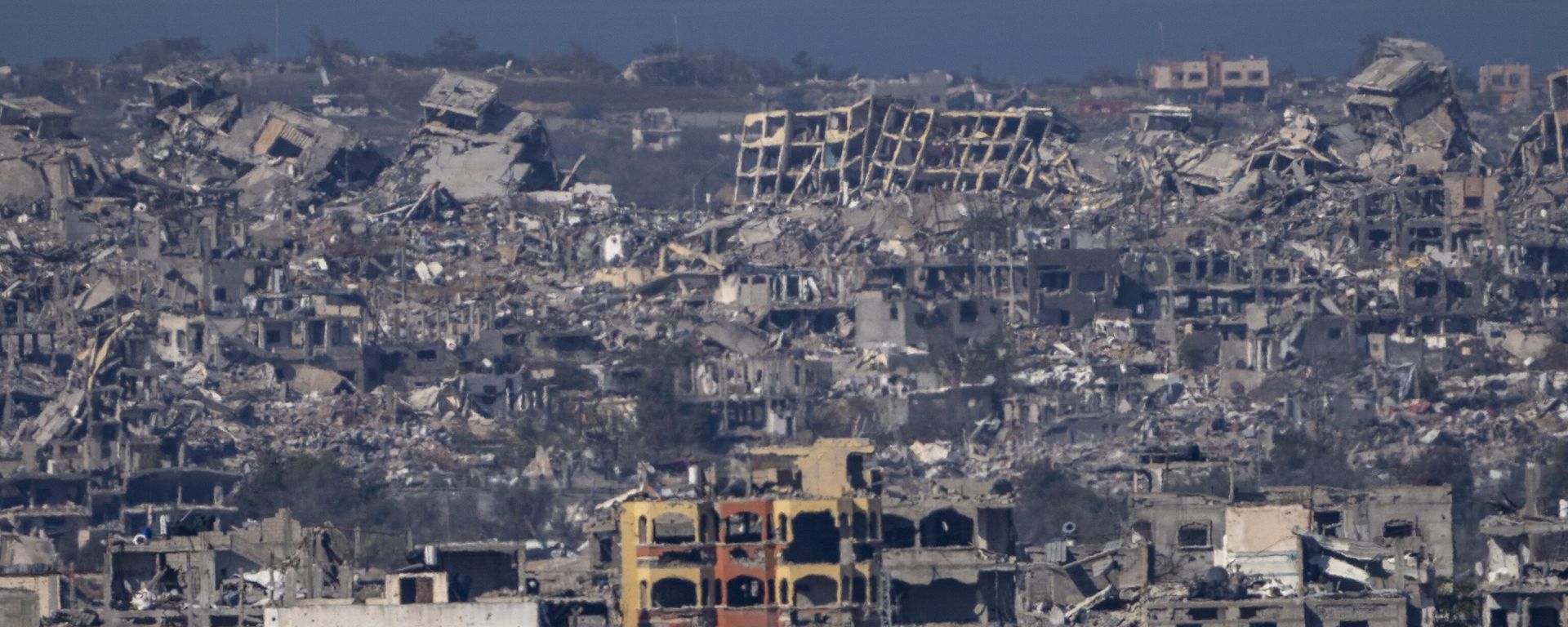 Destroyed buildings stand inside the Gaza Strip, as seen from southern Israel, Tuesday, Jan. 7, 2025. Destroyed buildings stand inside the Gaza Strip, as seen from southern Israel, Tuesday, Jan. 7, 2025. - Sputnik International, 1920, 26.01.2025