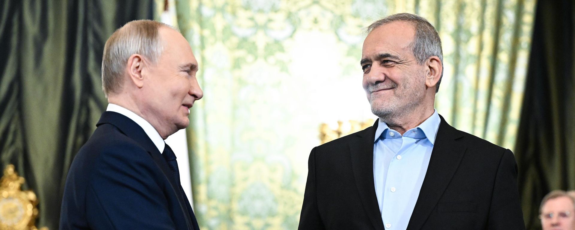 Russian President Vladimir Putin during a meeting with Iranian President Masoud Pezeshkian. - Sputnik International, 1920, 17.01.2025