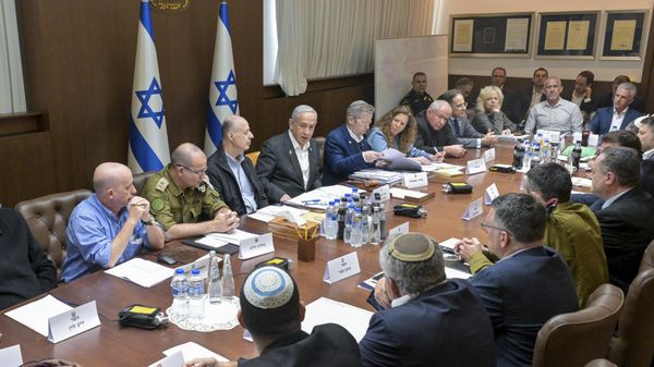 In this photo released by the Israeli government press office, Israeli Prime Minister Benjamin Netanyahu (center) meets with his security cabinet in Jerusalem to vote on a ceasefire agreement in Gaza, Friday, Jan. 17, 2025.  - Sputnik International