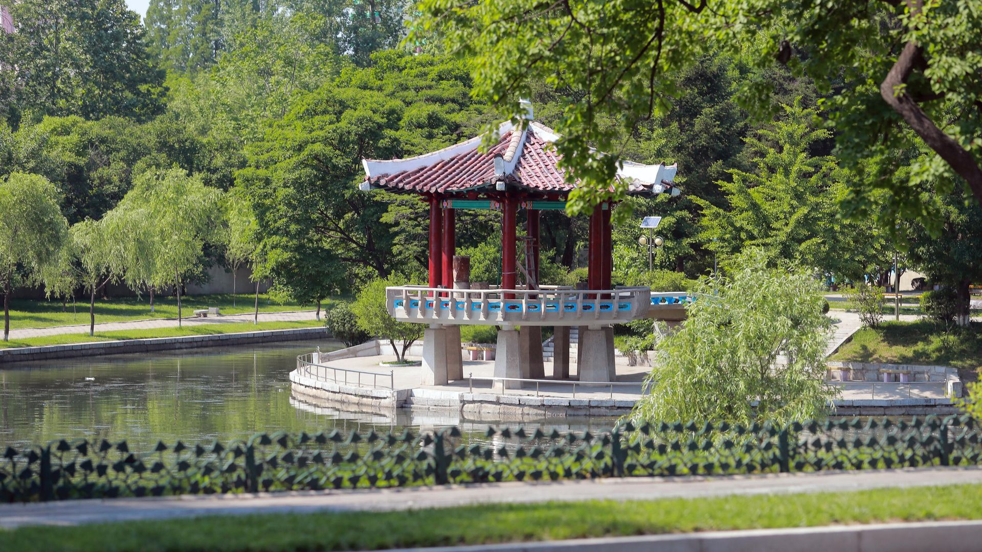 A park in Pyongyang, North Korea A park in Pyongyang, North Korea - Sputnik International, 1920, 23.01.2025