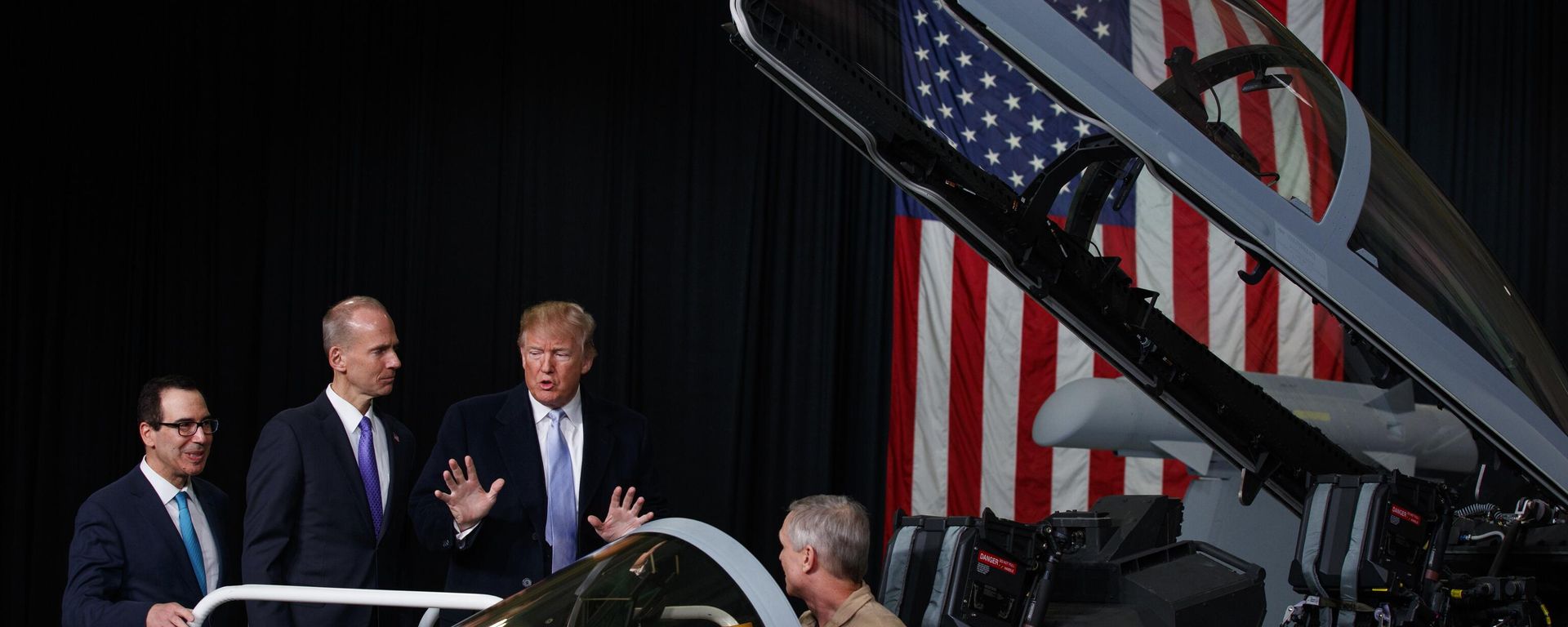 President Donald Trump talks with Boeing test pilot Steve Schmidt during a tour of fighter aircraft at the Boeing Company, Wednesday, March 14, 2018, in St. Louis. President Donald Trump talks with Boeing test pilot Steve Schmidt during a tour of fighter aircraft at the Boeing Company, Wednesday, March 14, 2018, in St. Louis. - Sputnik International, 1920, 02.02.2025