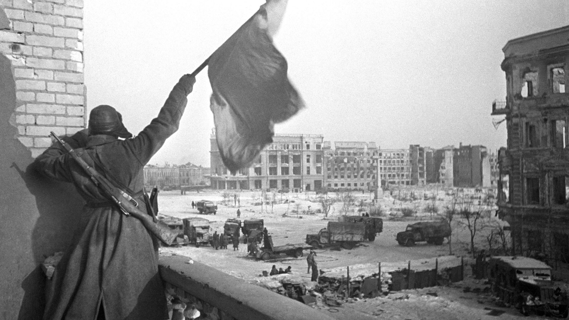 The Victory flag hoisted after the Battle of Stalingrad, World War Two, 1943. - Sputnik International, 1920, 02.02.2026