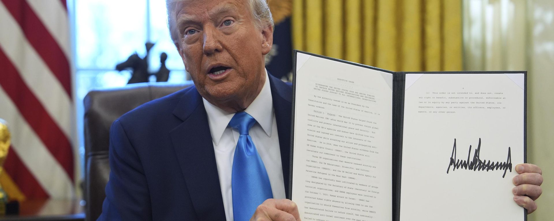 President Donald Trump holds an executive order regarding withdrawing from the United Nationals Human Rights Council in the Oval Office of the White House, Tuesday, Feb. 4, 2025, in Washington.  - Sputnik International, 1920, 17.10.2025