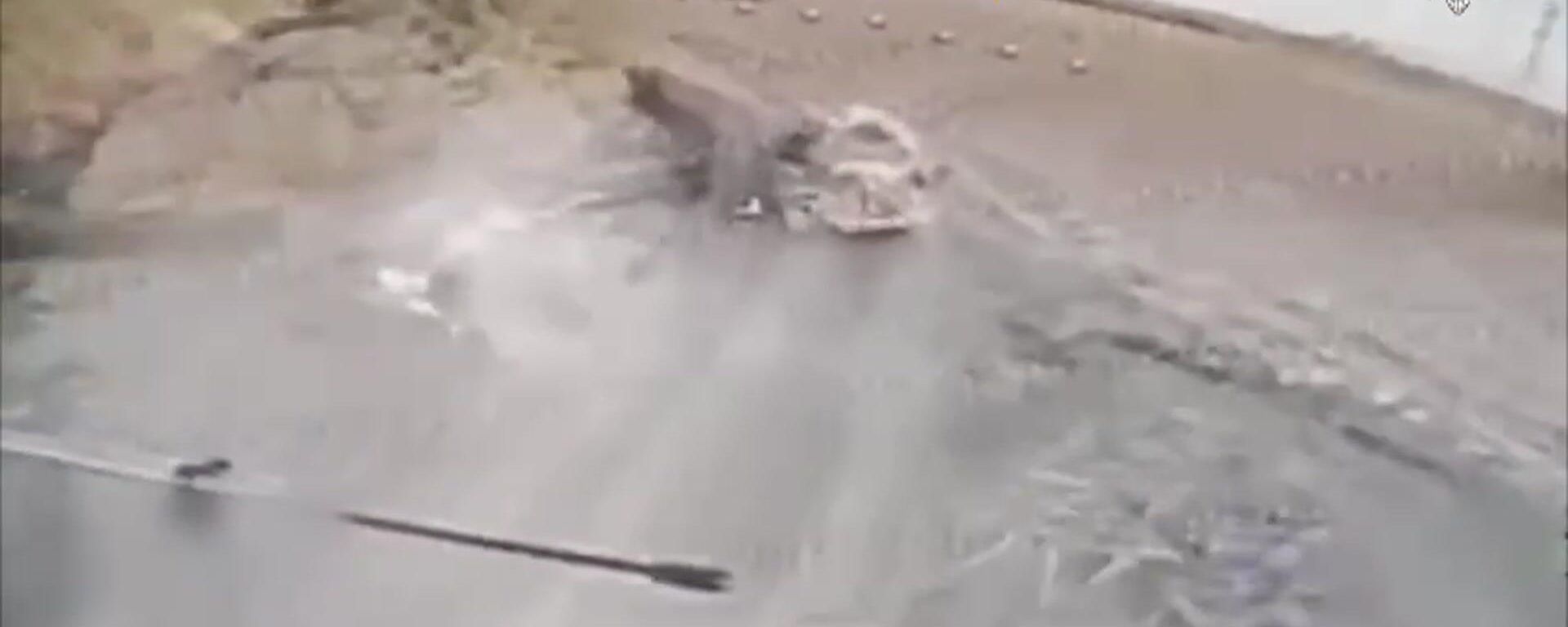 Russian soldiers destroy Ukrainian Leopard battle tank with drone salvo Russian soldiers destroy Ukrainian Leopard battle tank with drone salvo - Sputnik International, 1920, 07.02.2025