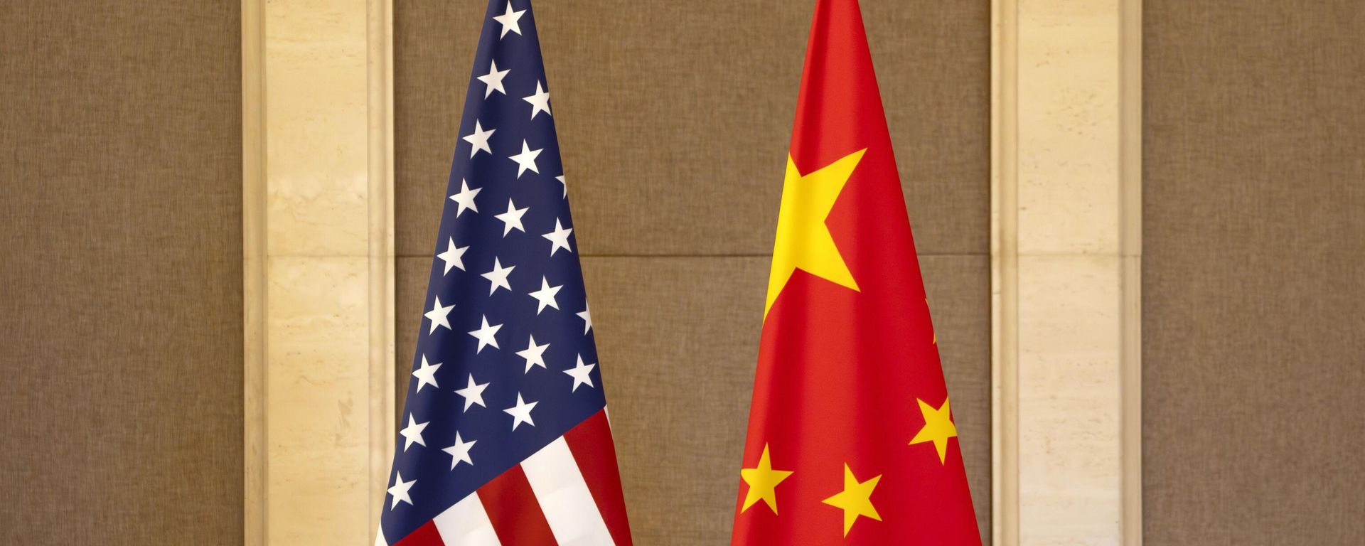 US and Chinese flags are set up at the Diaoyutai State Guesthouse in Beijing, on July 8, 2023. US and Chinese flags are set up at the Diaoyutai State Guesthouse in Beijing, on July 8, 2023. - Sputnik International, 1920, 25.10.2025