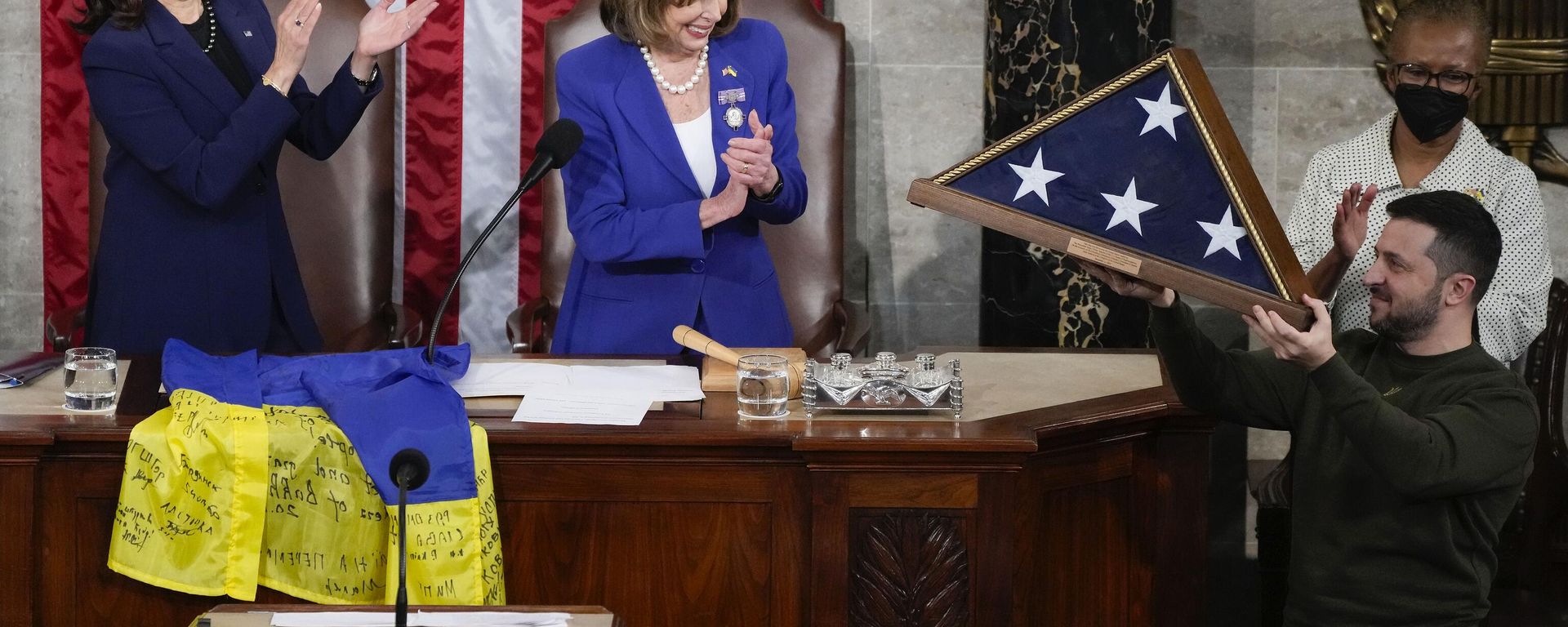 Ukrainian President Volodymyr Zelenskyy, right, holds up an American flag that was gifted to him by House Speaker Nancy Pelosi of Calif., and Vice President Kamala Harris, after he addressed a joint meeting of Congress on Capitol Hill in Washington, Wednesday, Dec. 21, 2022. Ukrainian President Volodymyr Zelenskyy, right, holds up an American flag that was gifted to him by House Speaker Nancy Pelosi of Calif., and Vice President Kamala Harris, after he addressed a joint meeting of Congress on Capitol Hill in Washington, Wednesday, Dec. 21, 2022. - Sputnik International, 1920, 12.02.2025