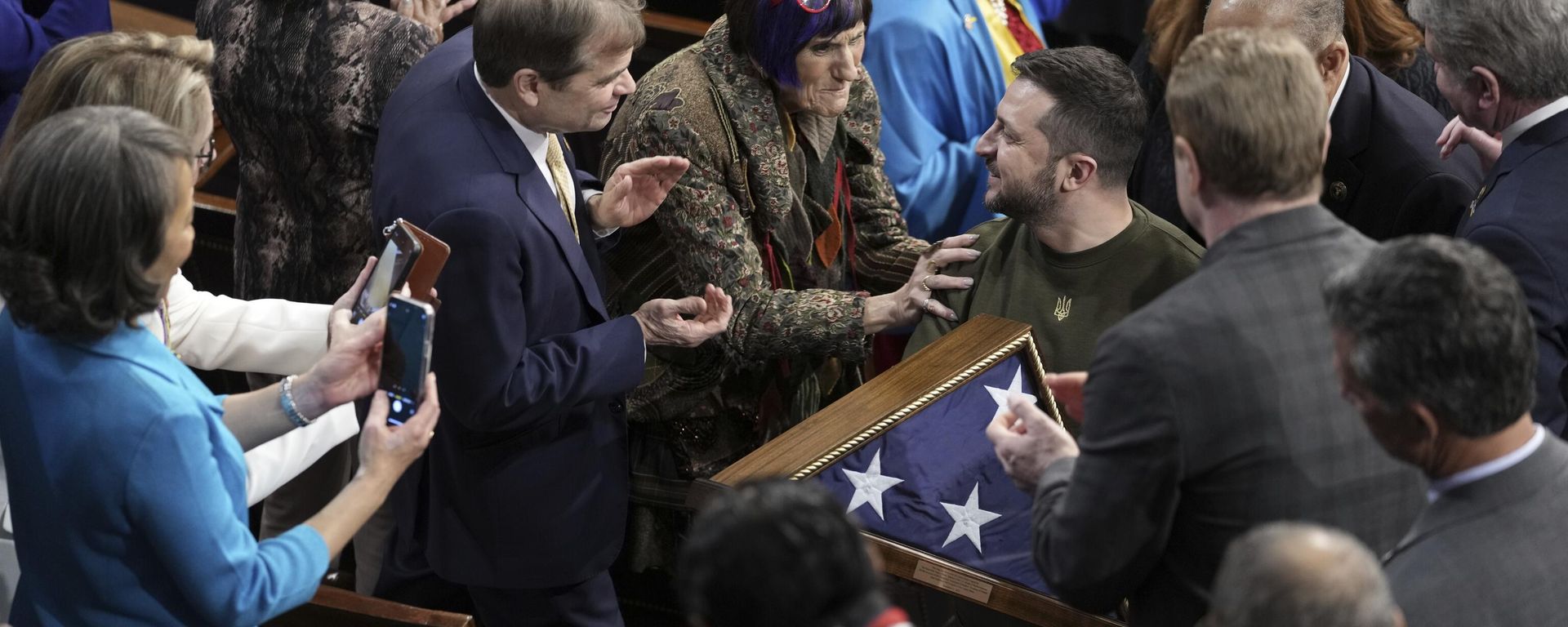 Volodymyr Zelensky holds an American flag that was gifted to him by House Speaker Nancy Pelosi of Calif., as he leaves after addressing a joint meeting of Congress on Capitol Hill in Washington, Wednesday, Dec. 21, 2022. Volodymyr Zelensky holds an American flag that was gifted to him by House Speaker Nancy Pelosi of Calif., as he leaves after addressing a joint meeting of Congress on Capitol Hill in Washington, Wednesday, Dec. 21, 2022. - Sputnik International, 1920, 19.02.2025