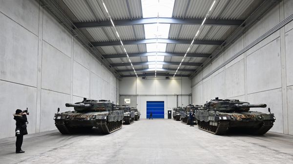 A view of Leopard 2 tanks at a production line. File photo. - Sputnik International