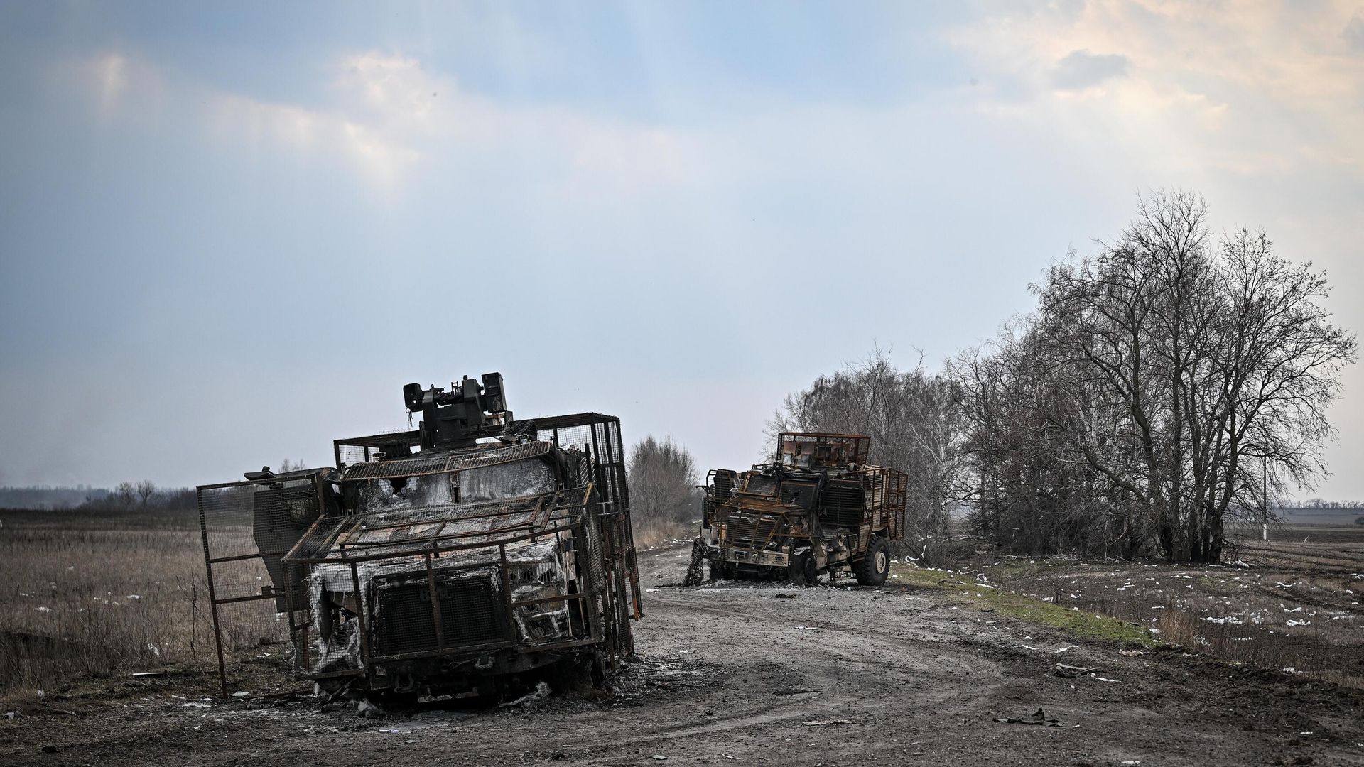 Destroyed column of Ukrainian MaxxPro armored vehicles litter a road outside Sudzha, Kursk region, Russia. March 22, 2025. Destroyed column of Ukrainian MaxxPro armored vehicles litter a road outside Sudzha, Kursk region, Russia. March 22, 2025. - Sputnik International, 1920, 07.02.2026