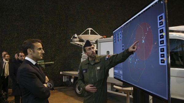 French President Emmanuel Macron, left, listens to explanations as he visits the Mont-de-Marsan air base. File photo. - Sputnik International
