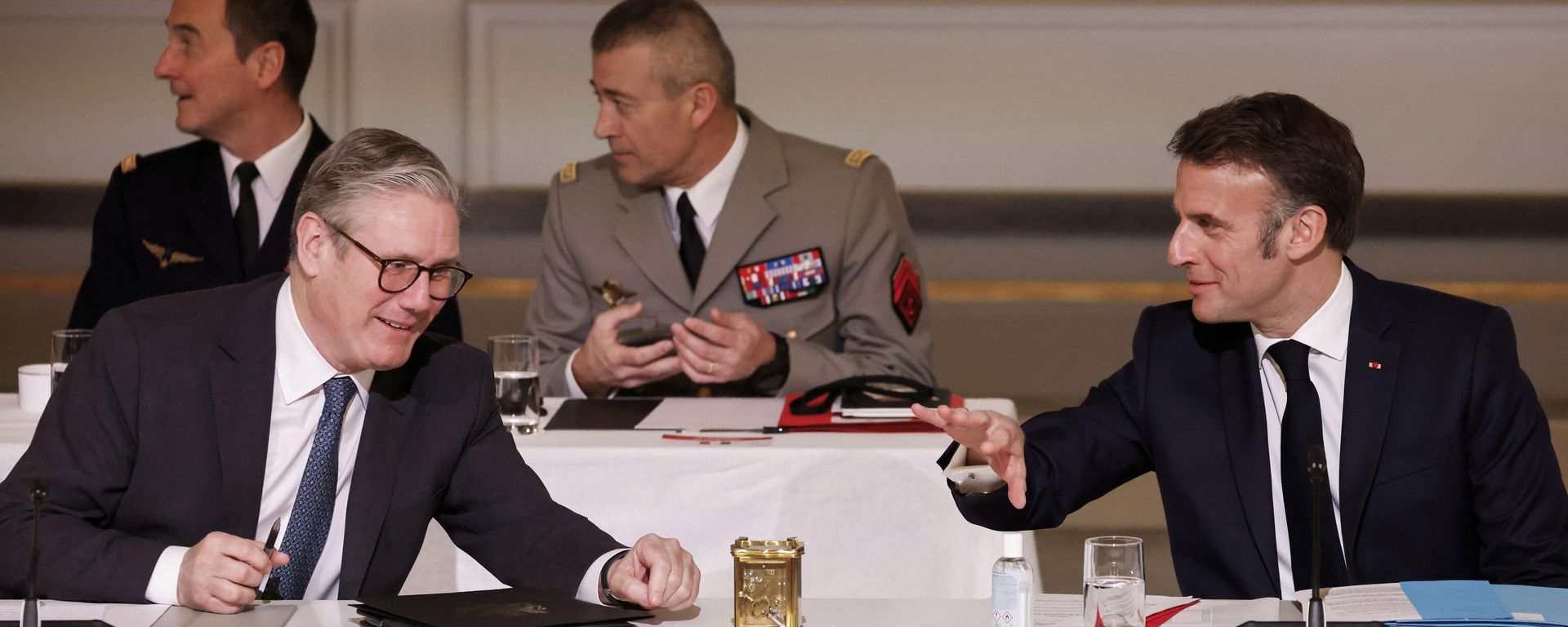 French President Emmanuel Macron, right, and Britain's Prime Minister Keir Starmer participate in the so-called Coalition of the willing summit at the Elysee Palace, Thursday, March 27, 2025. - Sputnik International, 1920, 29.03.2025