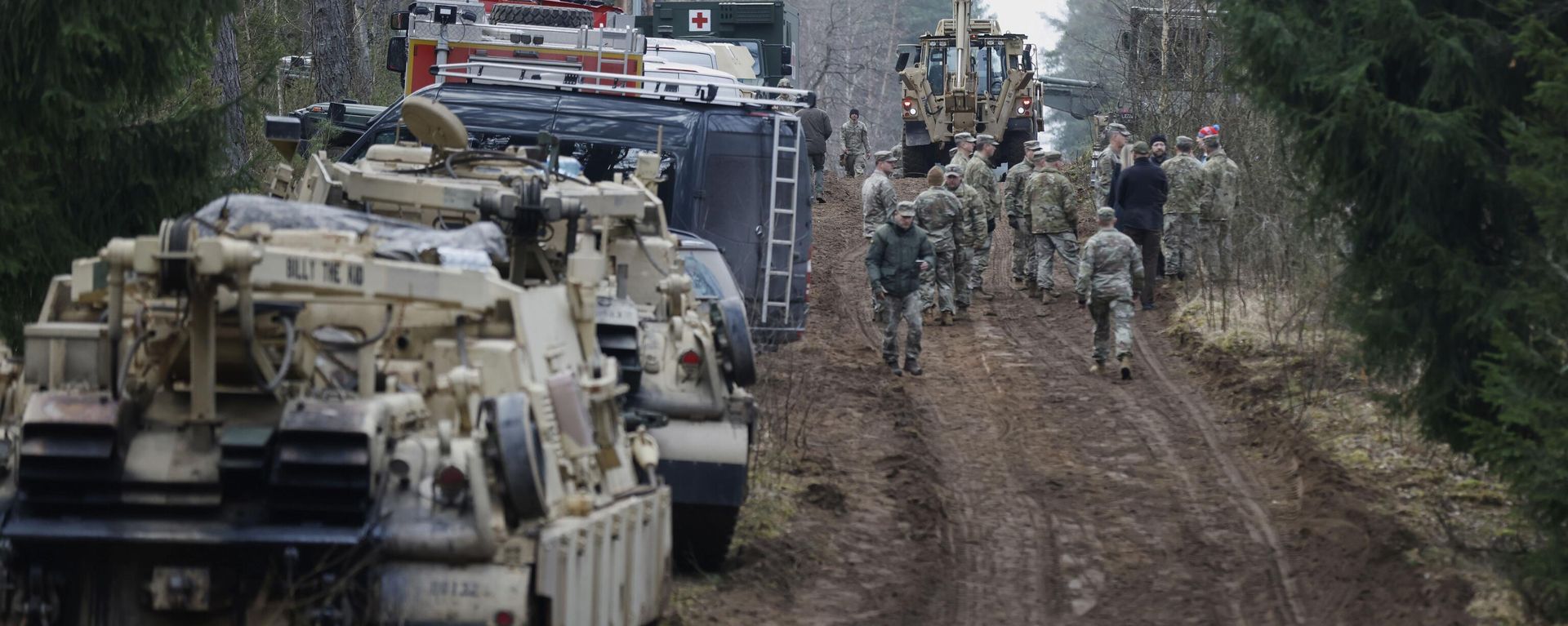 US Army soldiers walk during recovery efforts for four missing US soldiers near the spot where their Hercules armored vehicle was found submerged at a training range in Pabrade, north of the capital Vilnius, Lithuania on Friday, March 28, 2025. - Sputnik International, 1920, 29.03.2026