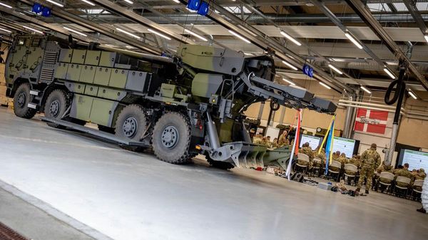 Danish CAESAR self-propelled howitzer pictured during training of Ukrainian servicemen. Denmark gave away its entire stock of 19 CAESARs to Ukraine. - Sputnik International