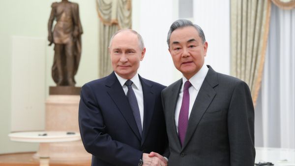 Vladimir Putin held talks Chinese Foreign Minister Wang Yi - Sputnik International