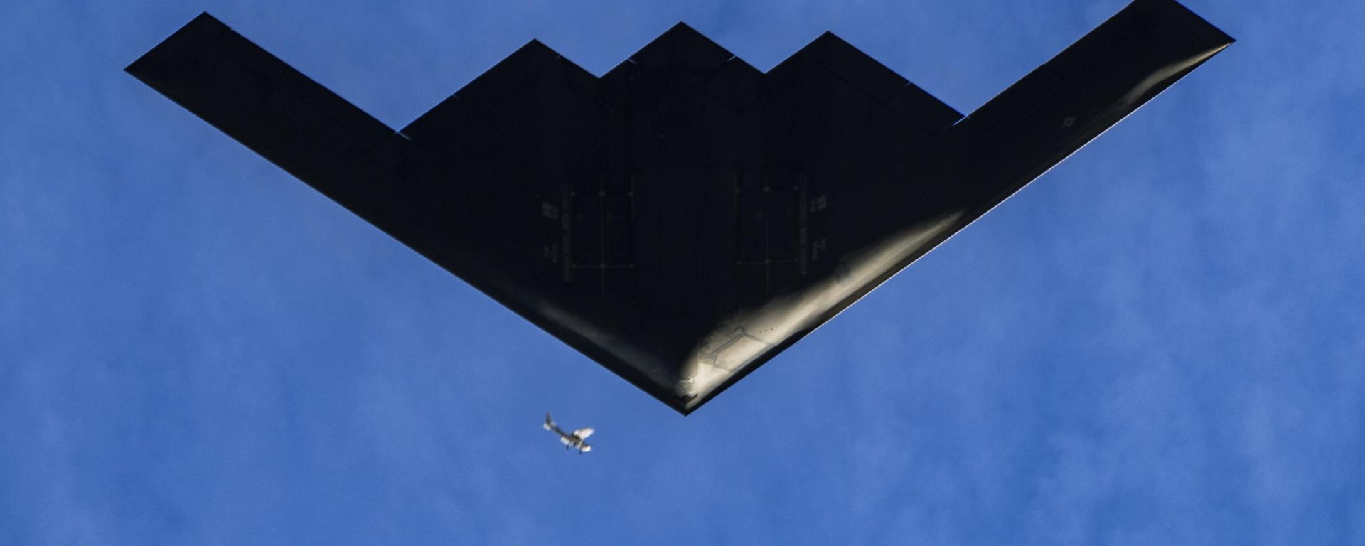 A US Air Force B-2 Spirit stealth bomber airplane flies over the 136th Rose Parade route in Pasadena, Calif., Wednesday, Jan. 1, 2025.  - Sputnik International, 1920, 25.06.2025