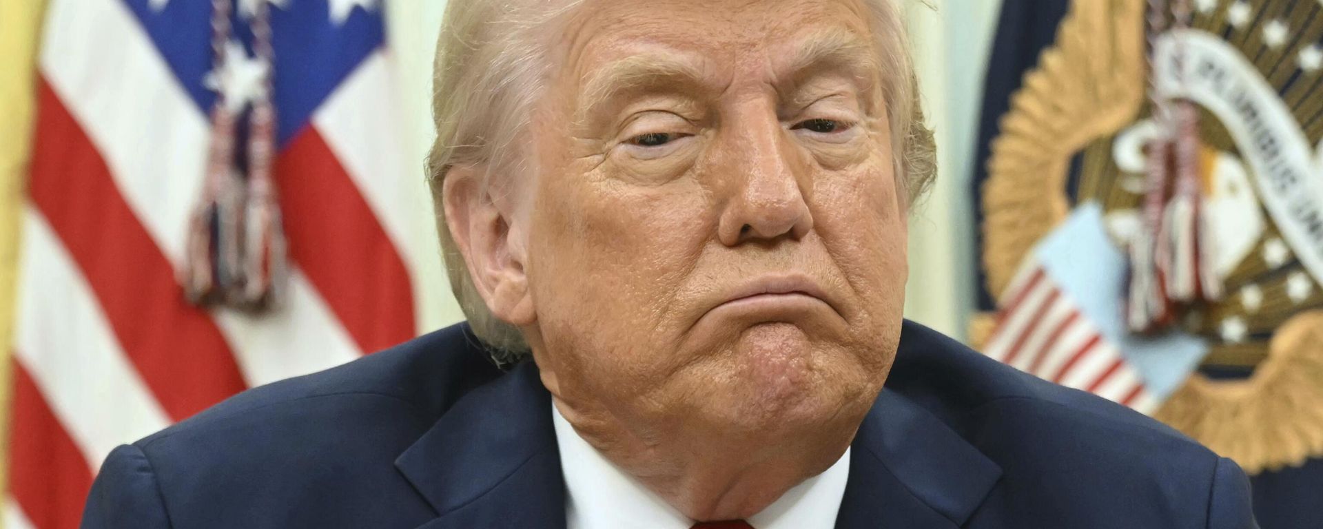 President Donald Trump speaks to reporters before signing an executive order in the Oval Office of the White House in Washington, Monday, March 31, 2025.  - Sputnik International, 1920, 19.06.2025